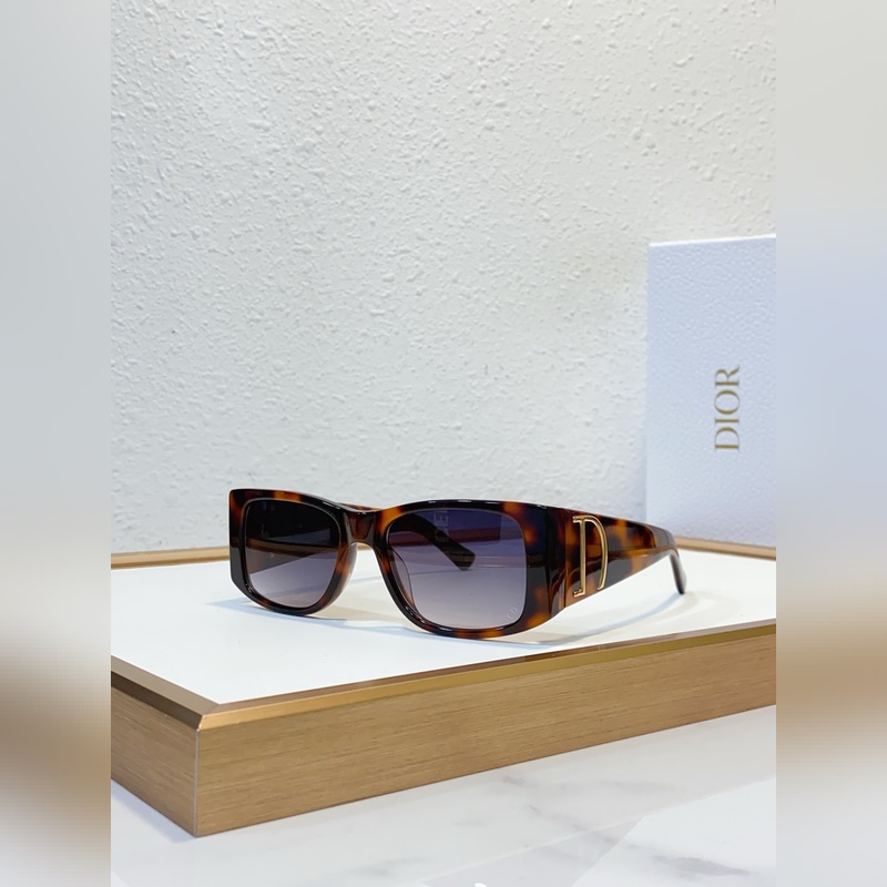 DIOR 迪奧新款 MODEL： CD Diamond S10F 簡約大方五金l