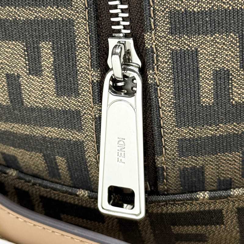 (原單品質)獨家正品開發，百分百頭層牛皮，對版老花面料，幹淨整潔的做工體現了每一