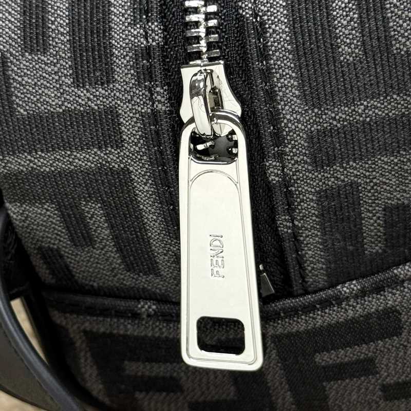 (原單品質)獨家正品開發，百分百頭層牛皮，對版老花面料，幹淨整潔的做工體現了每一