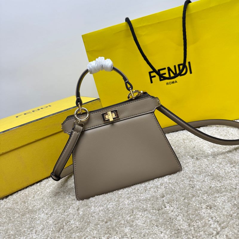 鴿子灰小號 Fendi Peekaboo ISeeU Petite 經典的包型隨