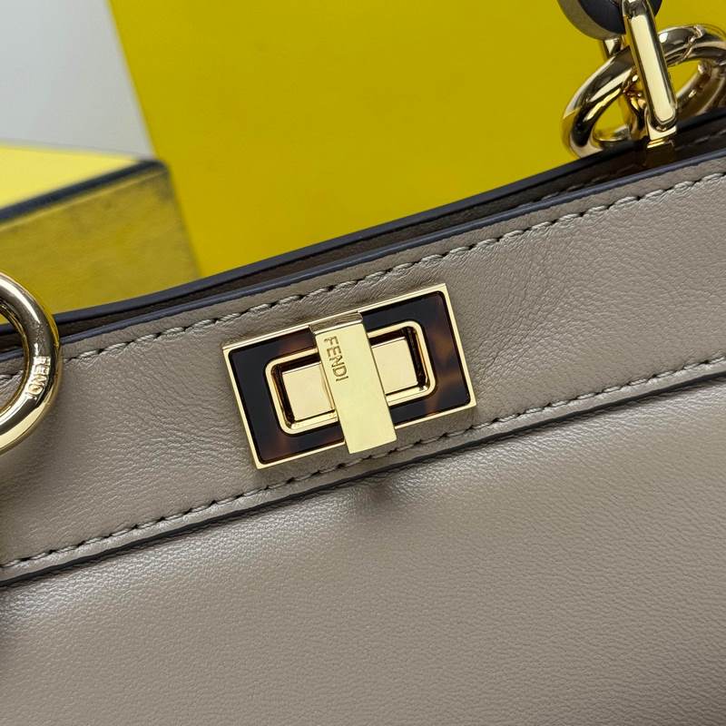 鴿子灰小號 Fendi Peekaboo ISeeU Petite 經典的包型隨