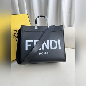 黑配白 Fendi中號陽光購物手提袋 皮革手提袋更多細節(jié) Sunshine中號棕