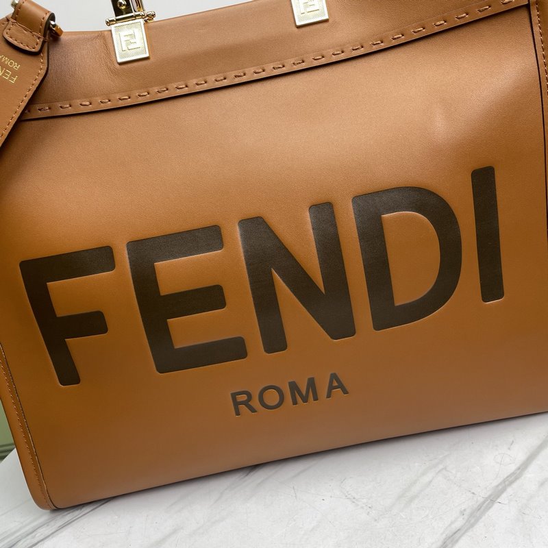 名稱：FENDI 托特包 品質(zhì)：頂級原單 型號：8866小號 顔色：棕色 配肩帶