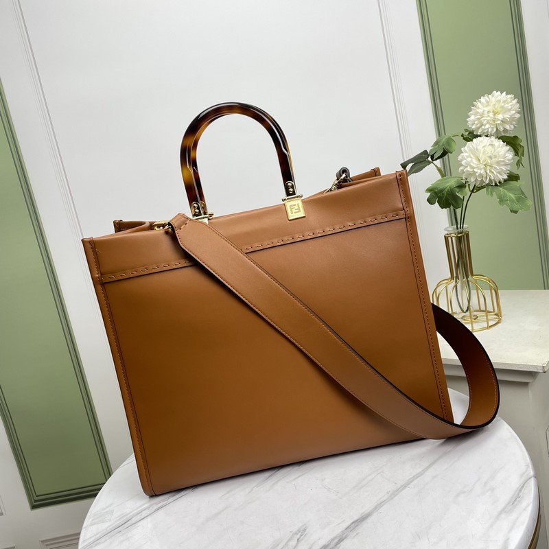 名稱：FENDI 托特包 品質(zhì)：頂級原單 型號：8866小號 顔色：棕色 配肩帶