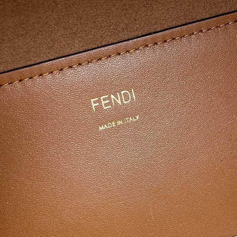 名稱：FENDI 托特包 品質(zhì)：頂級原單 型號：8866小號 顔色：棕色 配肩帶