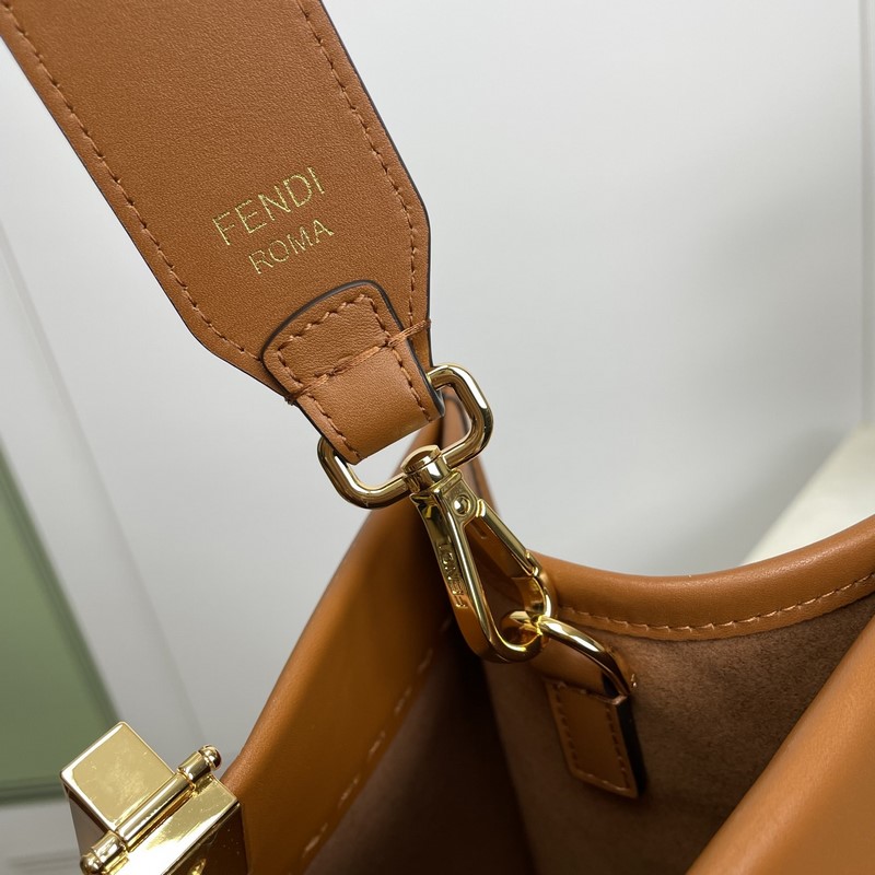 名稱：FENDI 托特包 品質(zhì)：頂級原單 型號：8866小號 顔色：棕色 配肩帶