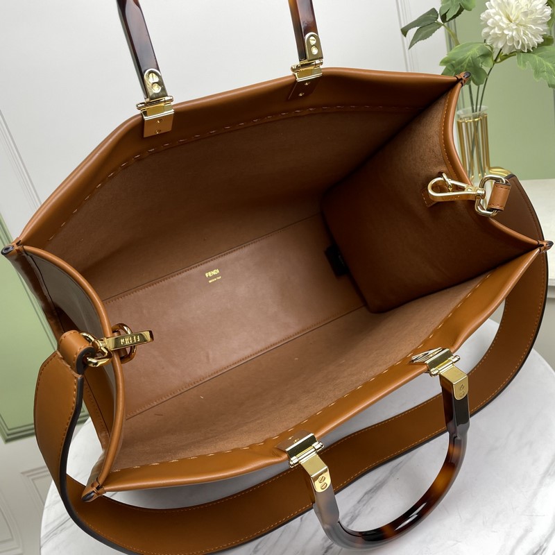 名稱：FENDI 托特包 品質(zhì)：頂級原單 型號：8866小號 顔色：棕色 配肩帶
