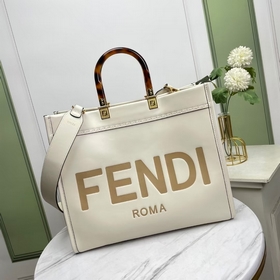 名稱：FENDI 托特包 品質(zhì)：頂級原單 型號：80025小號 顔色：白色 配肩