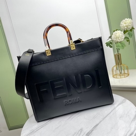 名稱：FENDI 托特包 品質(zhì)：頂級原單 型號：80025小號 顔色：黑色 配肩
