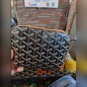 隨便扔進托特裡也不占位置的那種化妝洗漱包！