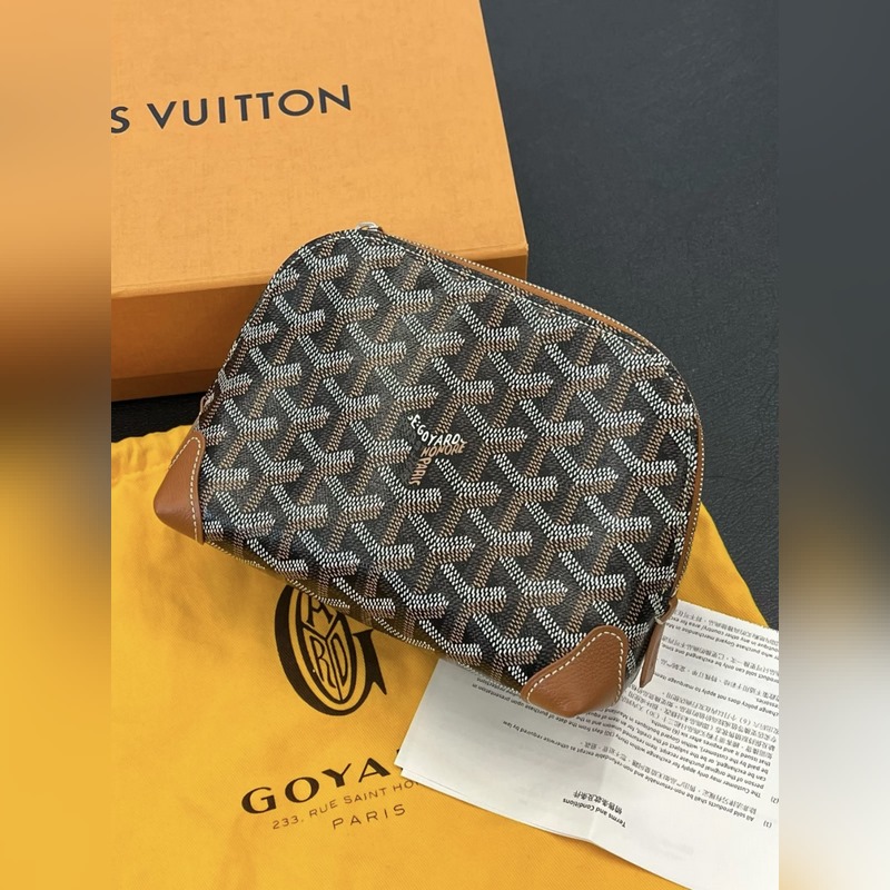 隨便扔進托特裡也不占位置的那種化妝洗漱包！