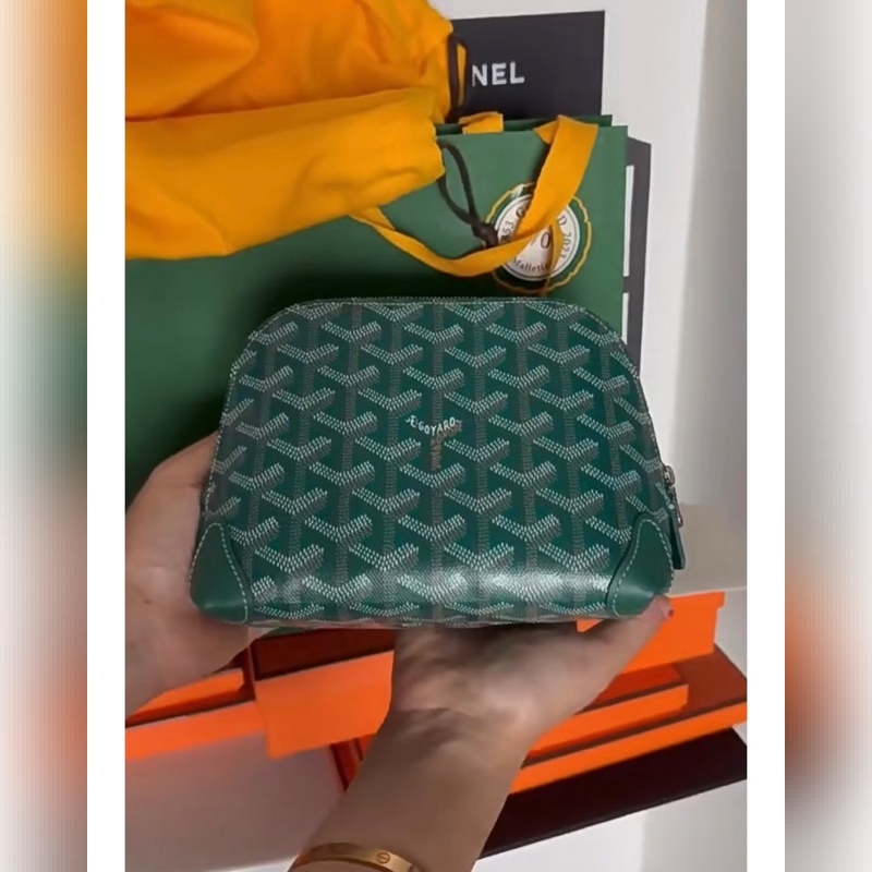 隨便扔進托特裡也不占位置的那種化妝洗漱包！