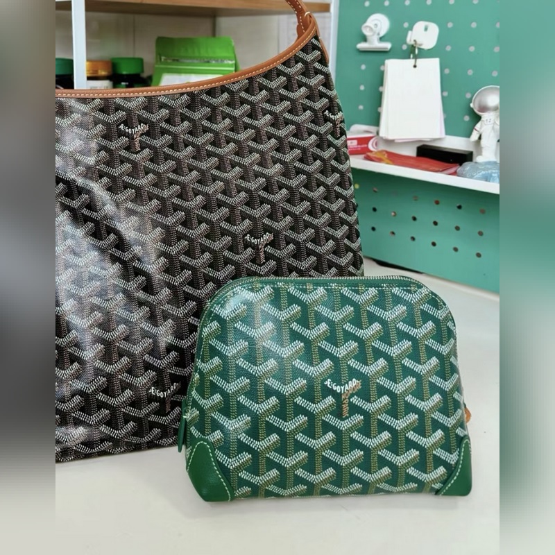 隨便扔進托特裡也不占位置的那種化妝洗漱包！