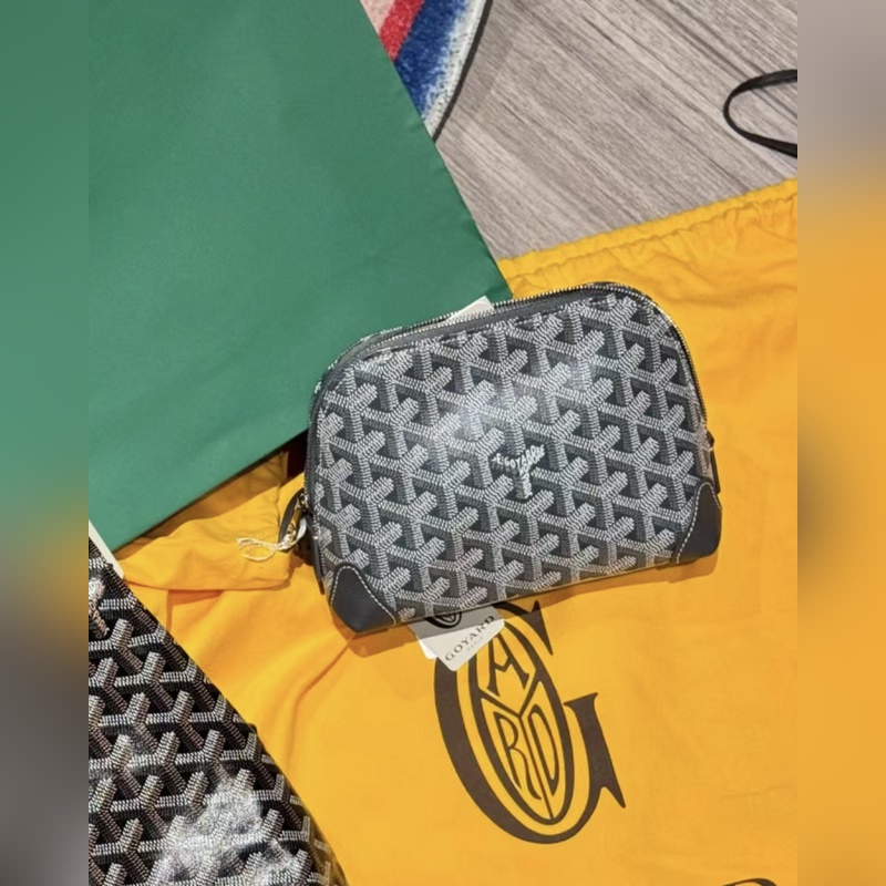 隨便扔進托特裡也不占位置的那種化妝洗漱包！