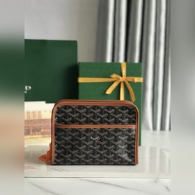 JOUVENCE小號洗漱包其名稱源于青春之泉，即神話中可以令人重返青春的泉水。柔