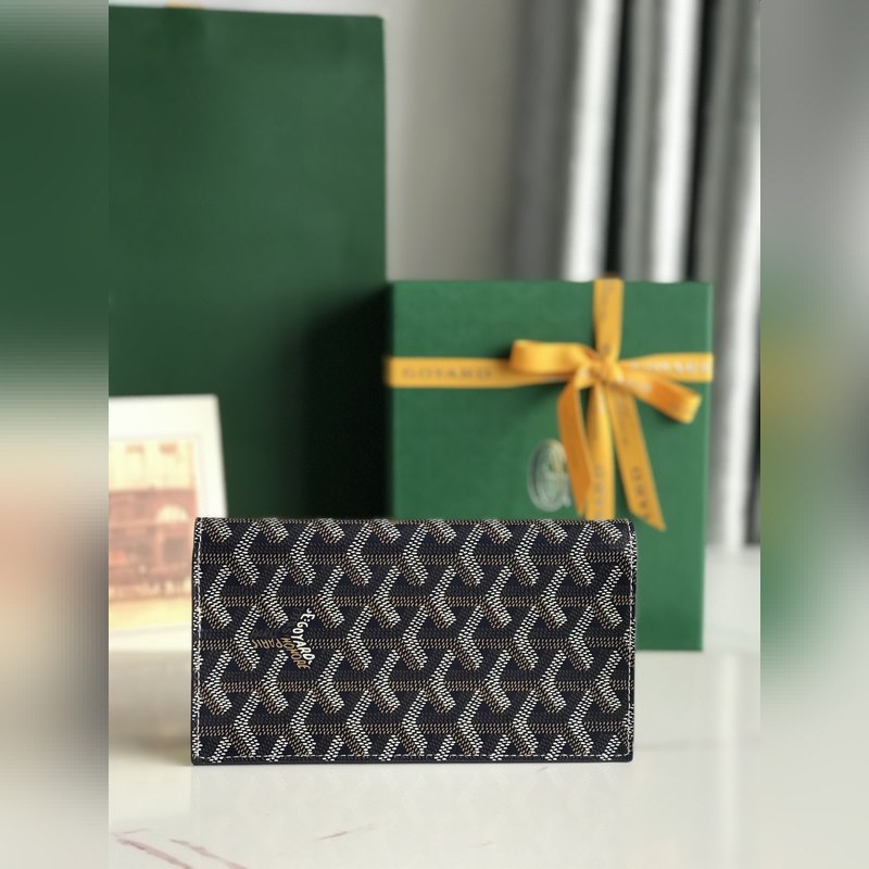 Saint-Lambert 是由Goyardine 帆布配頭層小牛皮精心制作而成