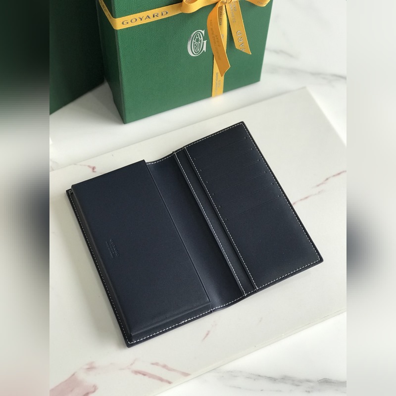 Saint-Lambert 是由Goyardine 帆布配頭層小牛皮精心制作而成