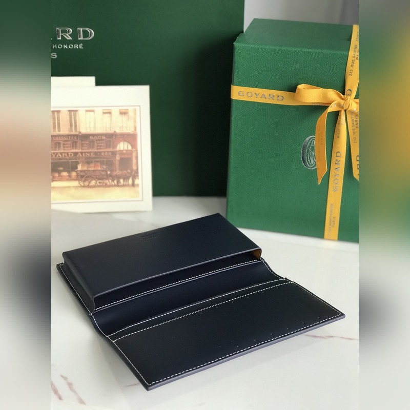 Saint-Lambert 是由Goyardine 帆布配頭層小牛皮精心制作而成