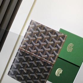 Saint-Florentin 錢包的款式精美小巧，可用于存放卡片、紙鈔、證件和