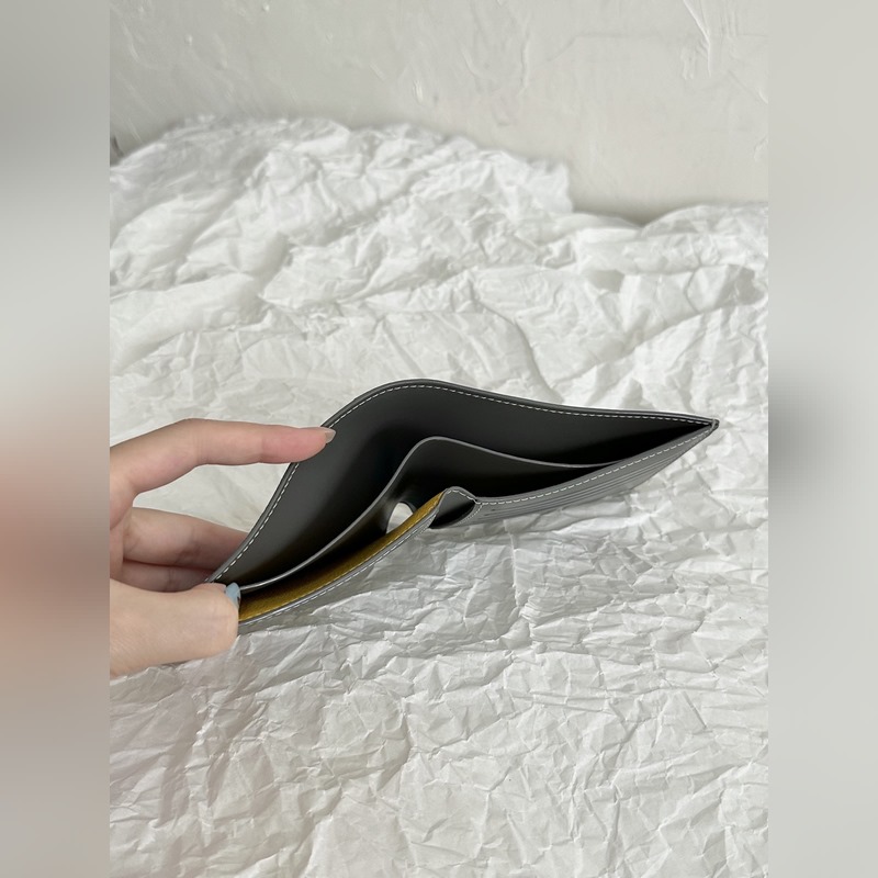 goyard狗牙對折短夾灰色 8格卡位 整鈔位，超級實用 作為顔狗真的很難不愛