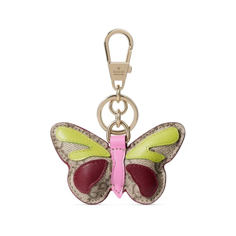 2026早秋系列推出多款配飾，卓力揚顯活力主題。這款鑰匙扣采用GG字母交織圖案塗