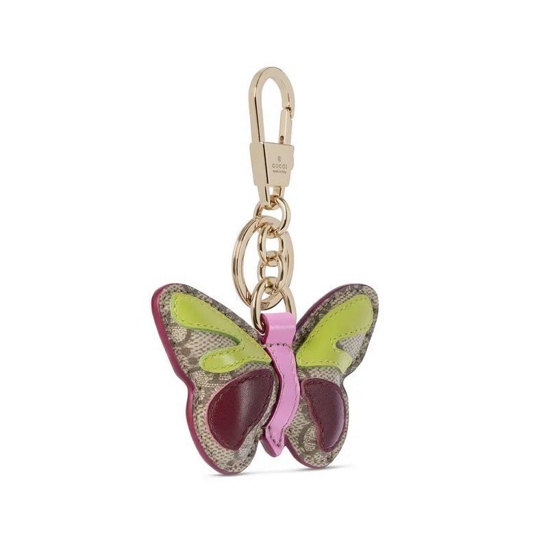 2026早秋系列推出多款配飾，卓力揚顯活力主題。這款鑰匙扣采用GG字母交織圖案塗