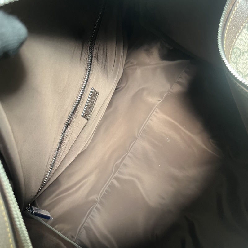 配全套原廠綠色禮品袋 飾織帶大號旅行包。GG Supreme帆布靈感源自20世紀