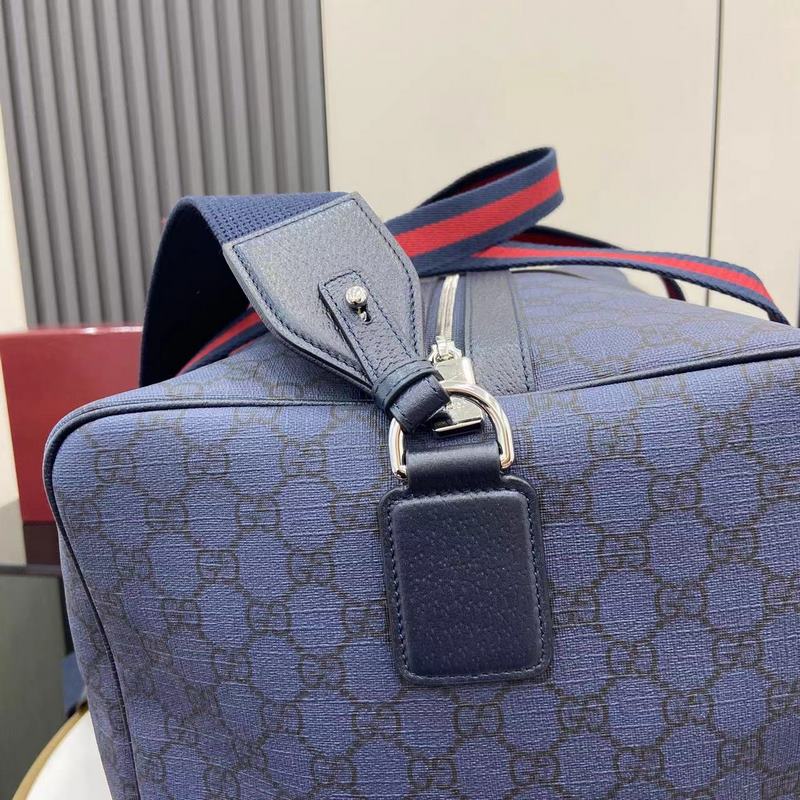 全新GG Supreme面料質地更為柔軟，為Gucci Tennis系列添上一抹