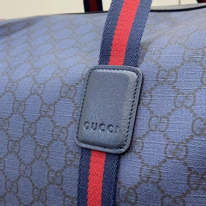 全新GG Supreme面料質地更為柔軟，為Gucci Tennis系列添上一抹