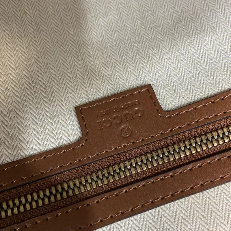 配全套原廠禮品袋發票 全新GG Emblem系列煥新詮釋品牌的雋永優雅風範和精湛