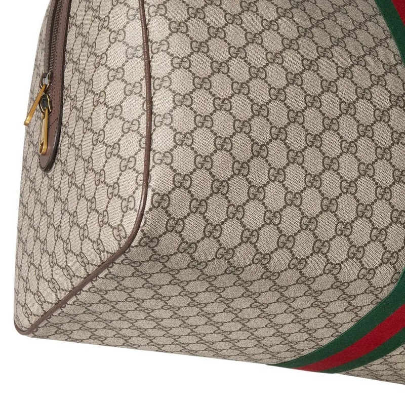 Gucci Savoy系列匠心融蘊(yùn)米色和深棕色兩大配色，搭配經(jīng)典廓形，甄選觸感柔