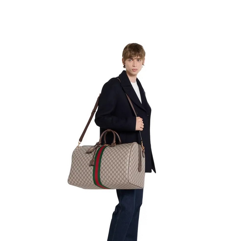 Gucci Savoy系列匠心融蘊(yùn)米色和深棕色兩大配色，搭配經(jīng)典廓形，甄選觸感柔