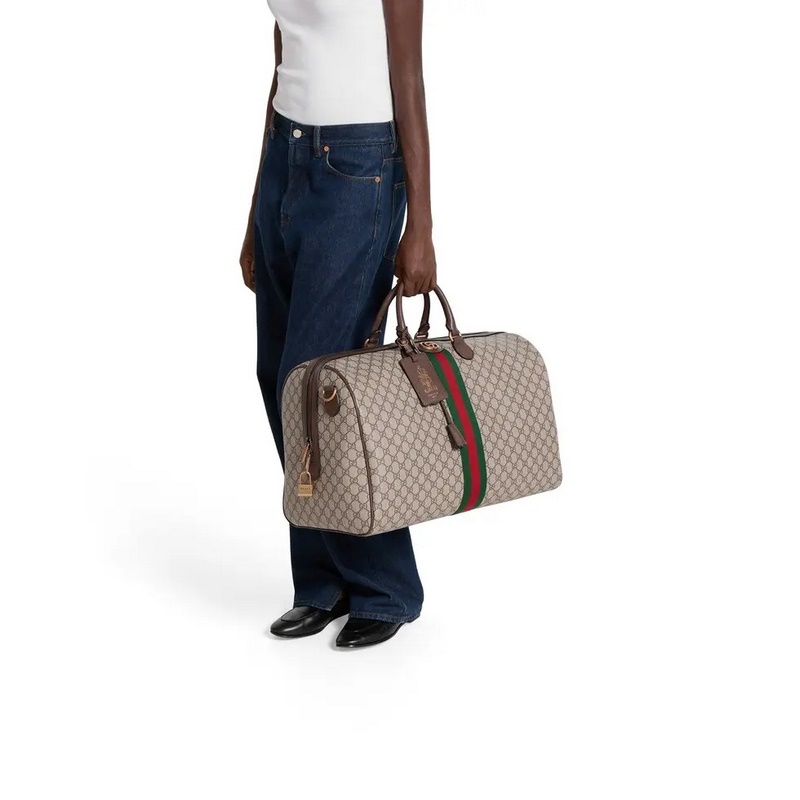 Gucci Savoy系列匠心融蘊(yùn)米色和深棕色兩大配色，搭配經(jīng)典廓形，甄選觸感柔