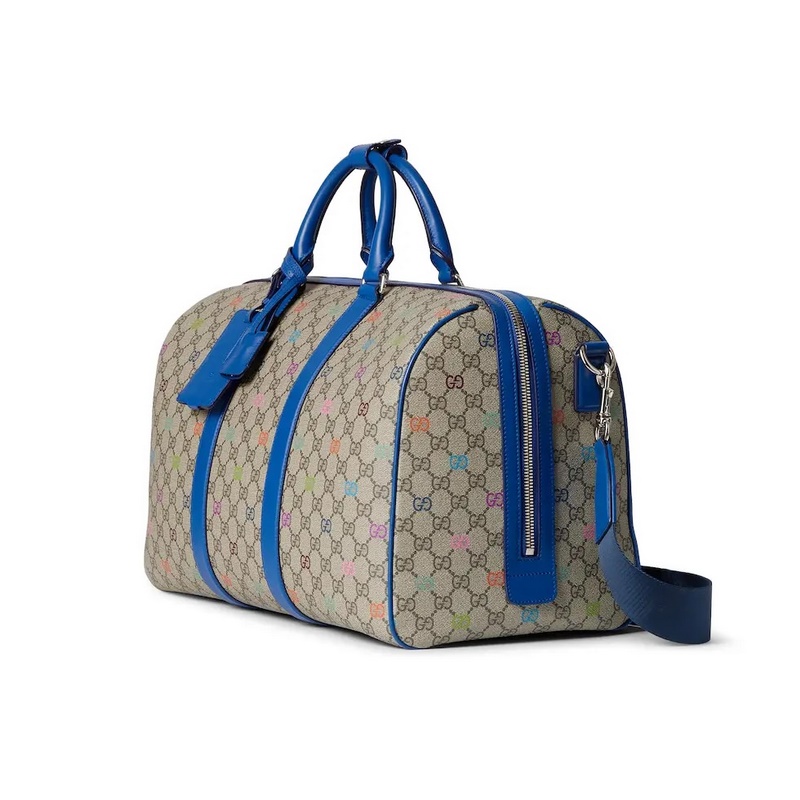 2026早秋系列之一。這款包袋以GG字母交織圖案塗層織物打造，綴飾通體多色印花和