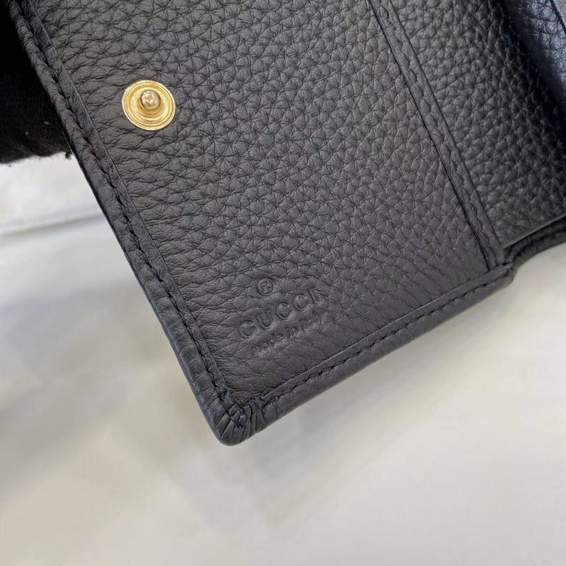 [新品 這款GG Marmont系列卡包采用經(jīng)典耐看的黑色牛皮革制作，為 Ari