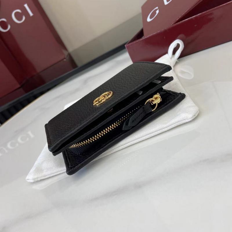 [新品 這款GG Marmont系列卡包采用經(jīng)典耐看的黑色牛皮革制作，為 Ari