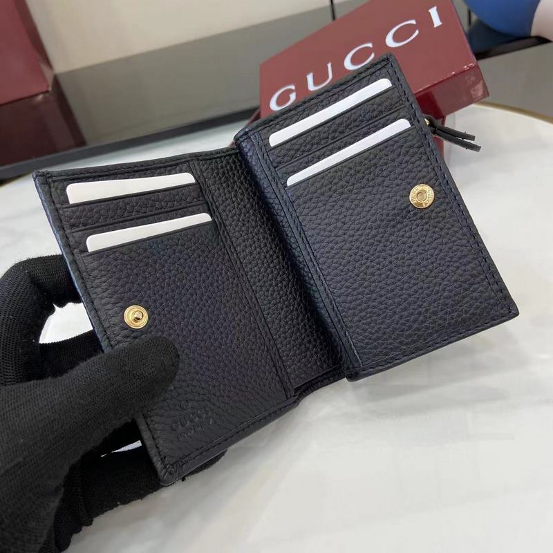 [新品 這款GG Marmont系列卡包采用經(jīng)典耐看的黑色牛皮革制作，為 Ari