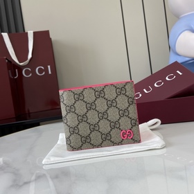 這款雙折錢包是2026早秋系列的一款力作。此單品以GG Supreme帆布匠心打