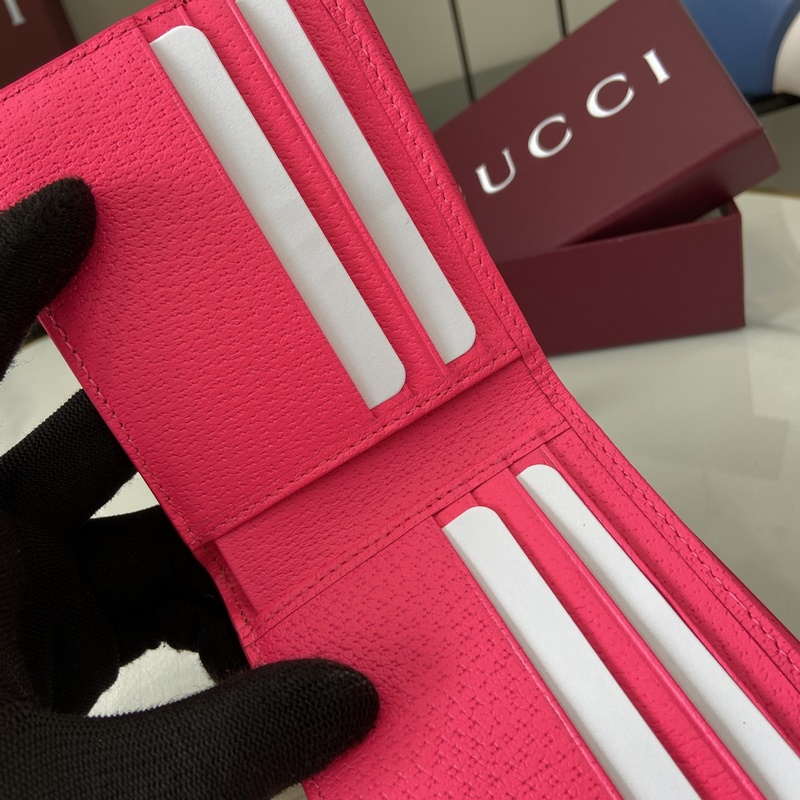 這款雙折錢包是2026早秋系列的一款力作。此單品以GG Supreme帆布匠心打