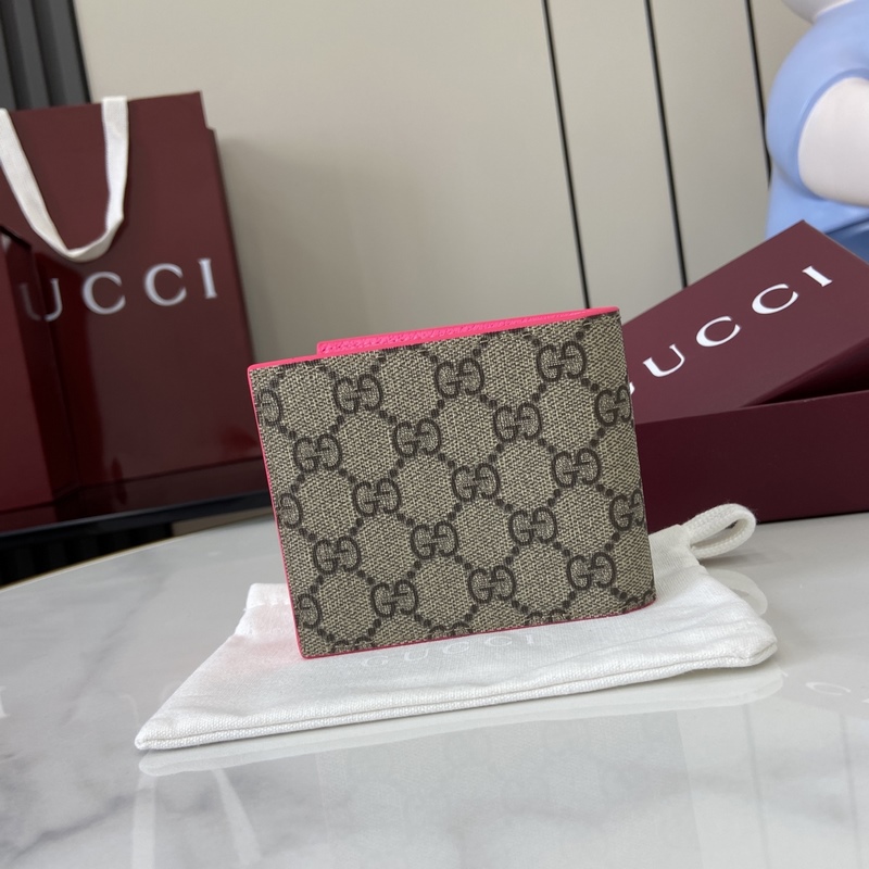 這款雙折錢包是2026早秋系列的一款力作。此單品以GG Supreme帆布匠心打