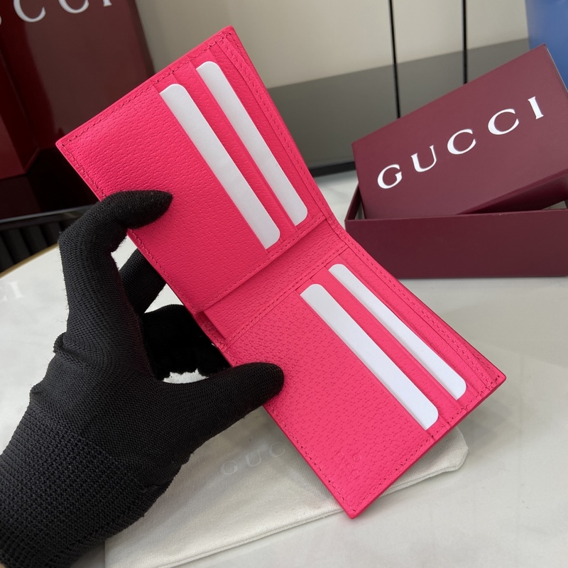 這款雙折錢包是2026早秋系列的一款力作。此單品以GG Supreme帆布匠心打