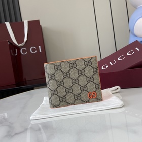 這款雙折錢包是2026早秋系列的一款力作。此單品以GG Supreme帆布匠心打