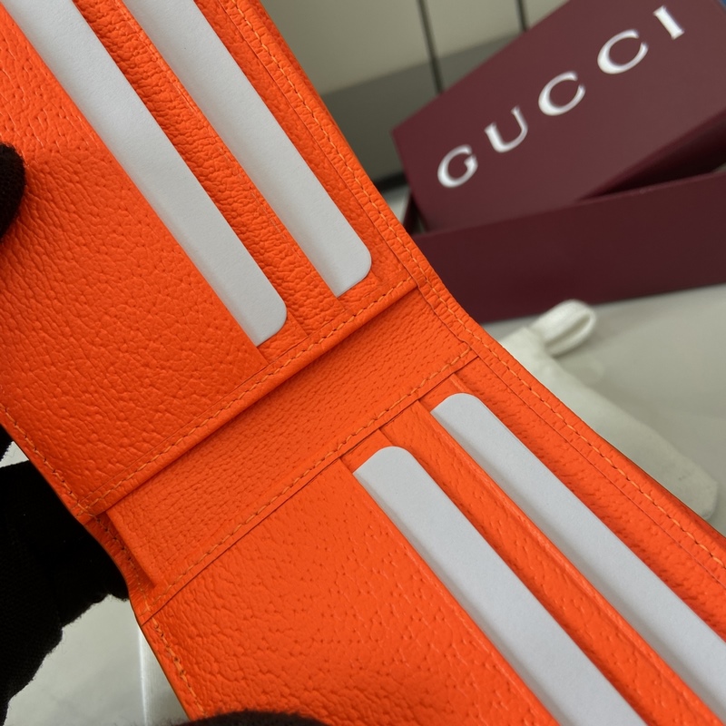 這款雙折錢包是2026早秋系列的一款力作。此單品以GG Supreme帆布匠心打