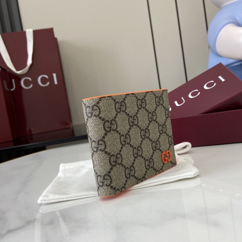 這款雙折錢包是2026早秋系列的一款力作。此單品以GG Supreme帆布匠心打