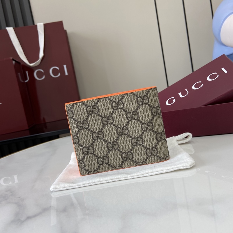 這款雙折錢包是2026早秋系列的一款力作。此單品以GG Supreme帆布匠心打
