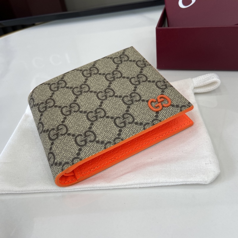這款雙折錢包是2026早秋系列的一款力作。此單品以GG Supreme帆布匠心打