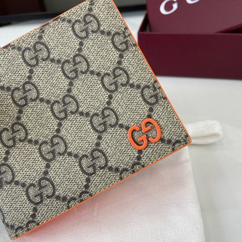 這款雙折錢包是2026早秋系列的一款力作。此單品以GG Supreme帆布匠心打