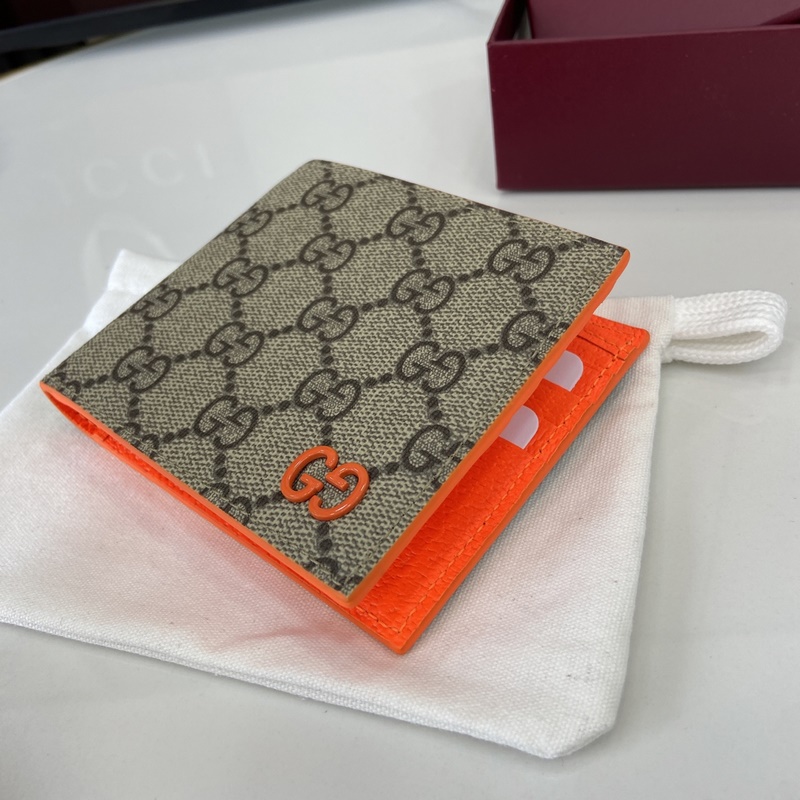 這款雙折錢包是2026早秋系列的一款力作。此單品以GG Supreme帆布匠心打