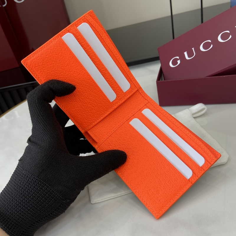 這款雙折錢包是2026早秋系列的一款力作。此單品以GG Supreme帆布匠心打