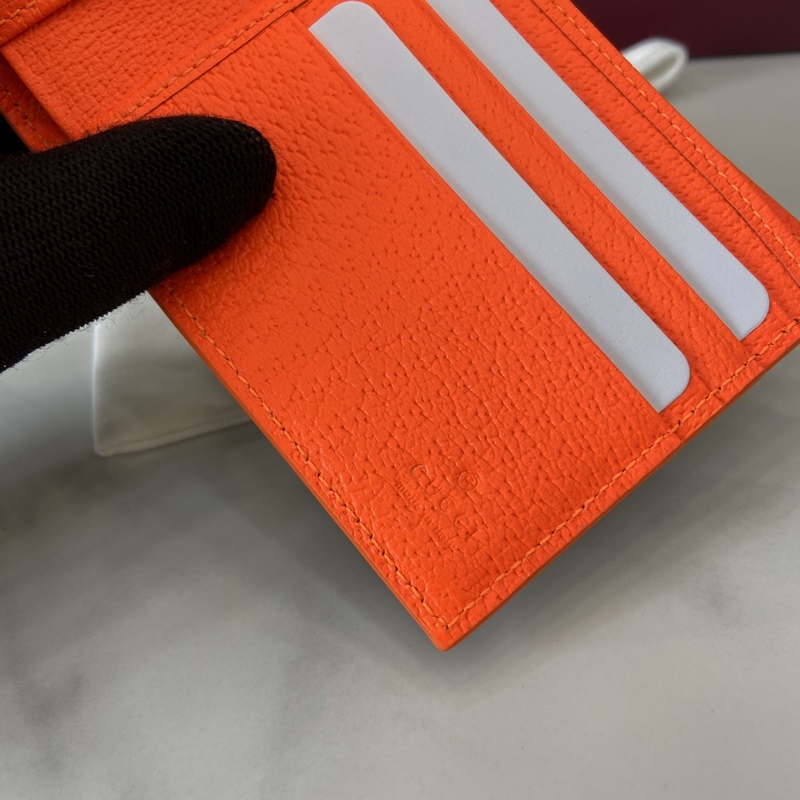 這款雙折錢包是2026早秋系列的一款力作。此單品以GG Supreme帆布匠心打